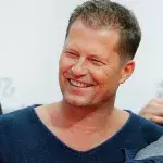 Er hat gut lachen: Til Schweiger bunkert schon seit Jahren Mundschutzmasken.