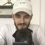 PewDiePie mit seinem richtigen Hund Edgar