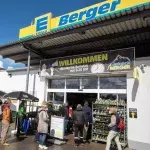 Baden-Wuerttemberg, Pforzheim: Numerous people are queuing at a supermarket to be vaccinated with the Astrazeneca vaccine without an appointment. A doctor vaccinates around 250 doses of Astrazeneca, for which she found no takers in her consultation hours because of distrust of the active ingredient