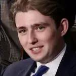 „Das passiert oft im Krieg“: Schickt Donald Trump wirklich Barron Trump in den Iran?