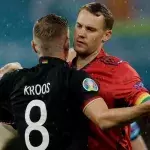 Deutschland und England gehen vor dem Spiel auf die Knie