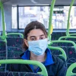 Frau im Bus
