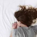Müdigkeit zählt zu einem Symptom von Long Covid