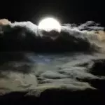 Warum schläft man bei Vollmond schlechter?