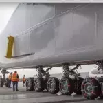 Das größte Flugzeug der Welt verlässt erstmals seinen Hangar. Dann zeigt es, was es kann!