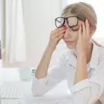 Sie denkt, sie hat eine Sehschwäche, aber in Wirklichkeit verbirgt sich dahinter etwas ganz anderes