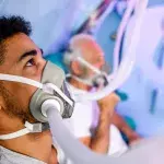 In den Druckkammern bekommen die Patienten abwechselnd medizinisch reinen und normalen Sauerstoff