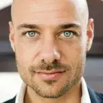 Erfolgreicher, intelligenter und attraktiver: Darum haben Männer mit Glatze die Nase vorn