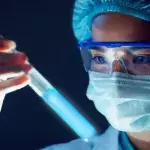 Forscher entwickeln Maske, die leuchtet, wenn der Träger infiziert ist
