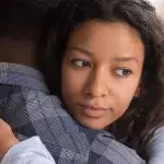 Frau riecht Krankheit ihres Mannes