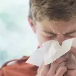 Jugendlicher mit Bleikugel in der Nase
