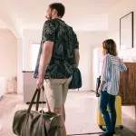 Pärchen mietet AirBnB-Wohnung: Dann macht es verstörenden Fund