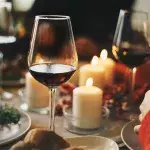 Studie erklärt: Darum trinken wir im Winter mehr Alkohol