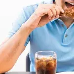 Viel essen, aber trotzdem nicht zunehmen? Bei manchen Menschen geht das.