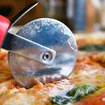 Zwei Mathematiker entwickeln eine Methode, wie du deine Pizza perfekt schneiden kannst. 