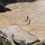 Zwei Menschen am Strand