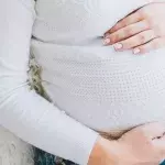 Schwangere Frau weiß nicht, dass sie ihr Baby beeinflusst