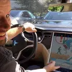 Pokémon GO: Dieser US-Amerikaner spielt Pokémon in seinem Tesla-Auto