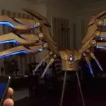 League of Legends: Er steuert ein Cosplay von Kayle per Smartphone