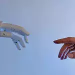 Roboter können fühlen: Forscher:innen schaffen unglaublichen Durchbruch