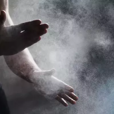 Bei dieser Sportart darf man sich nur mit der flachen Hand bekämpfen