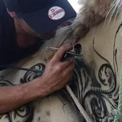 Benjamin Lloy tätowiert auch Tiere
