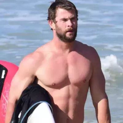 Chris Hemsworth trainiert unter freiem Himmel