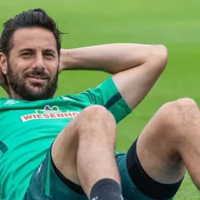 Claudio Pizarro lässt es sich im Urlaub gut gehen
