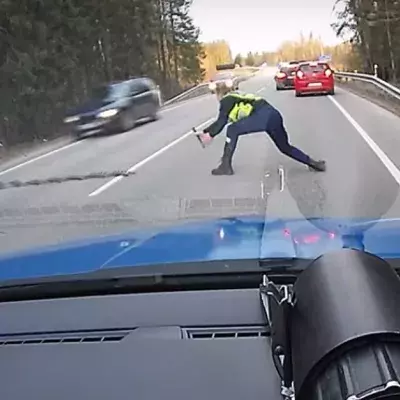 Polizist stoppt Raser mit Nagelteppich