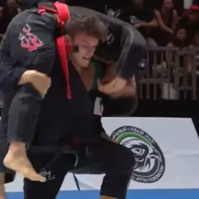 Jiu-Jitsu: Alexandre Vieira macht einen Loop-Choke und sein Gegner verliert das Bewusstsein