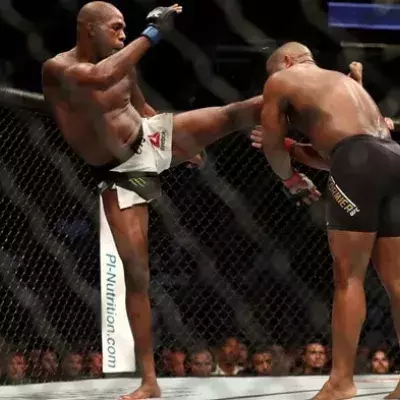 UFC 214: Jon Jones schlägt Daniel Cormier K. o. und holt sich den Gürtel im Halbschwergewicht zurück