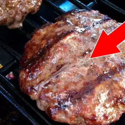 Burgerfleisch grillen mit Eiswürfel