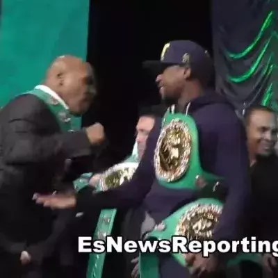 Mike Tyson verpasst Floyd Mayweather beinahe eine Rechte