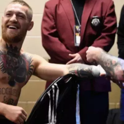 Kavanagh zeigt kurz vor der Ankündigung seines Kampfes gegen Mayweather eine SMS von McGregor