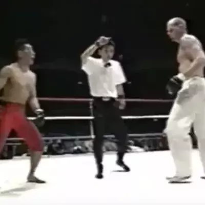 Kampf zwischen Yuki Nakai und Gerard Gordeau: 70 kg treffen auf 100 kg