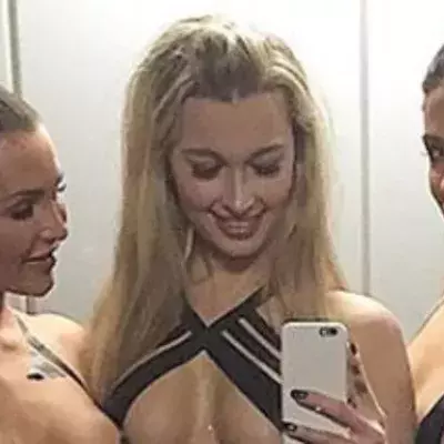 Der neuste Trend im Club: Frauen, die nur mit Klebeband bekleidet sind