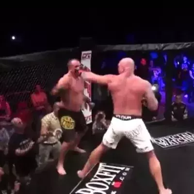 Dieser ehemalige Boxer wechselt zur MMA. Doch sein Kampf dauert nicht lang!