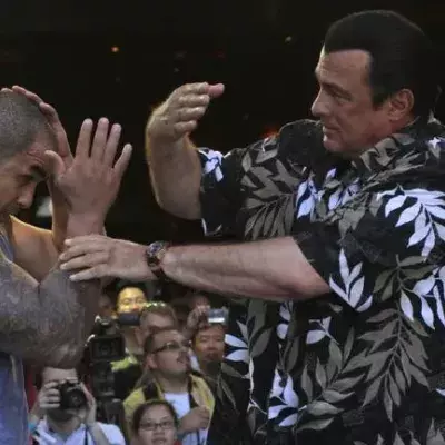 Steven Seagal tritt im Training gegen den UFC-Kämpfer Rafael Cavalcante an