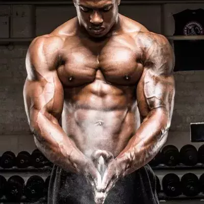 Das Fitnessmodel Simeon Panda zeigt euch den Schlüssel zu massivem Muskelaufbau!