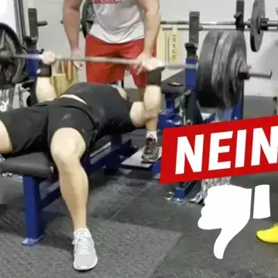 Hier der Grund, warum du niemals zu viel Gewicht beim Bankdrücken nehmen solltest!