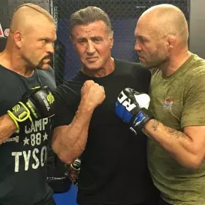 Wenn Stallone der Kampfrichter von Randy Couture und Chuck Liddell ist, dann kommt DAS geniales dabei heraus!