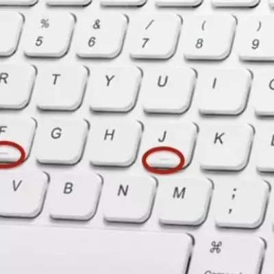 Taste F und Taste J auf der Tastatur: Dafür sind die Unebenheiten gut