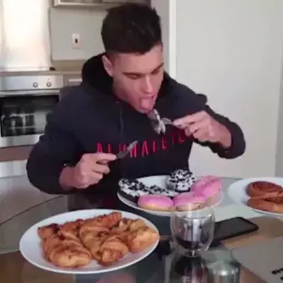 Rob Lipsett, ein irischer Fitness-Blogger, stellt sich eine Wahnsinns-Herausforderung: 20.000 Kalorien an einem Tag essen