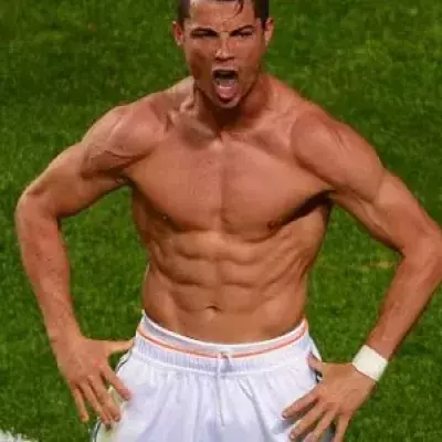Cristiano Ronaldo setzt einem bekannten Gerücht über seine Bauchmuskeln ein Ende! DAMIT hat keiner gerechnet!