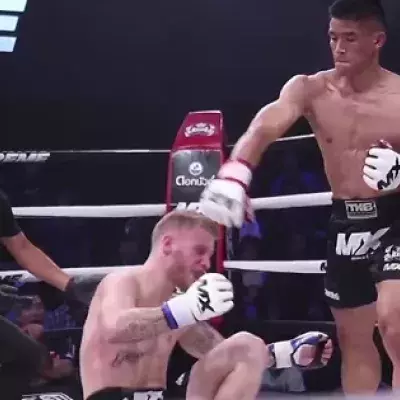 Dieser Muay-Thai Kämpfer hätte nach dem ersten Schlag lieber nicht wieder aufstehen sollen…