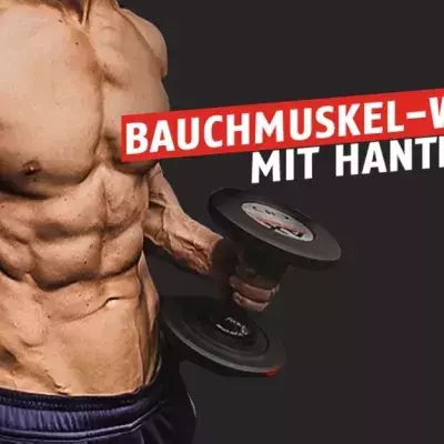 Bauchmuskel-Workout mit Hanteln