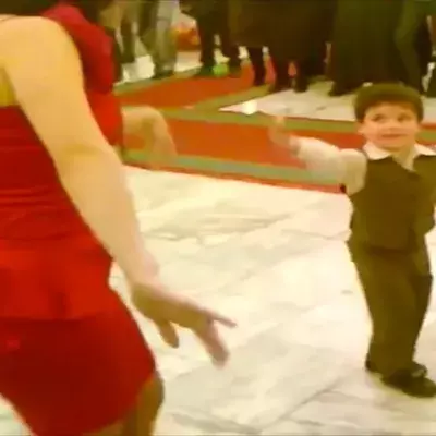 Dieser Junge ist mit 7 Jahren schon ein großer Tänzer