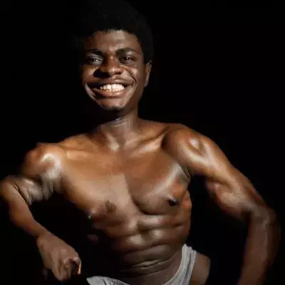 Caleb Mutombo macht sich trotz seiner 1,10 m Größe einen Namen im Bodybuilding! Echt krass!