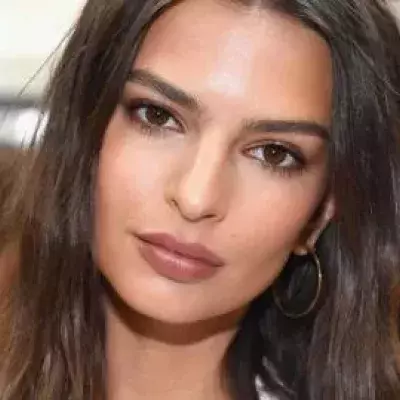 Emily Ratajkowski: Auf ihrem neuesten Bild trägt sie nur...Schmuck!