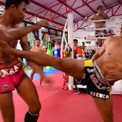 Die Muay-Thai Legende Saenchai und Singdam in einem beeindruckenden Training